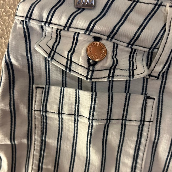 Judy Blue High Waisted White Navy Blue Stripe Shorts Rose Gold Buttons Size L - Picture 11 of 12